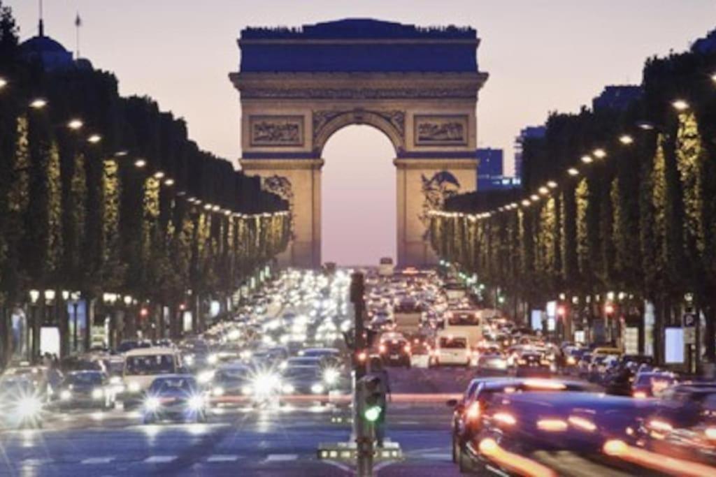 Paris Sacre Coeur Montmartre Et Tour Eiffel, 8 People, 아파트 외부 사진